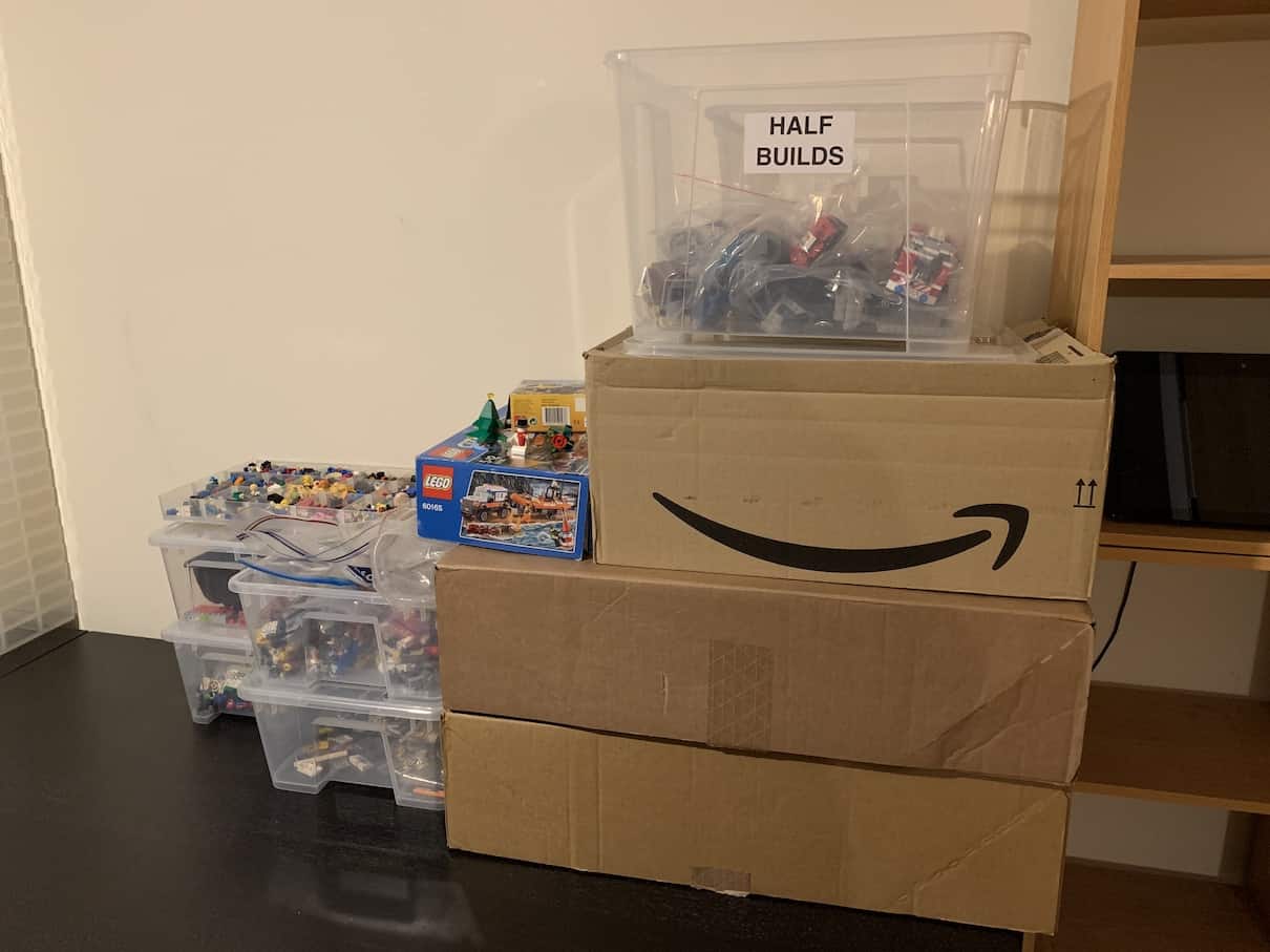 Minifigs and half-builds waiting to be identified